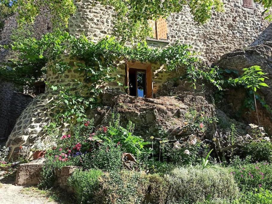 Gite Le Rocher Du Chateau De Retourtour Ламастр Екстериор снимка