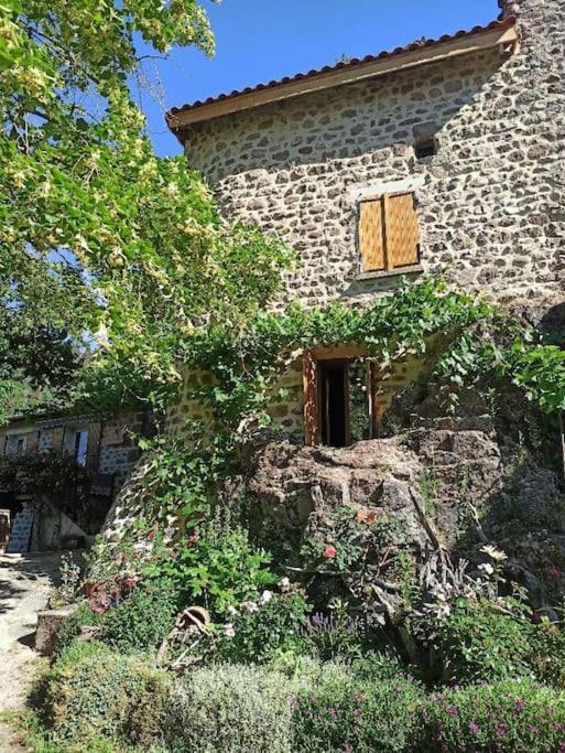 Gite Le Rocher Du Chateau De Retourtour Ламастр Екстериор снимка