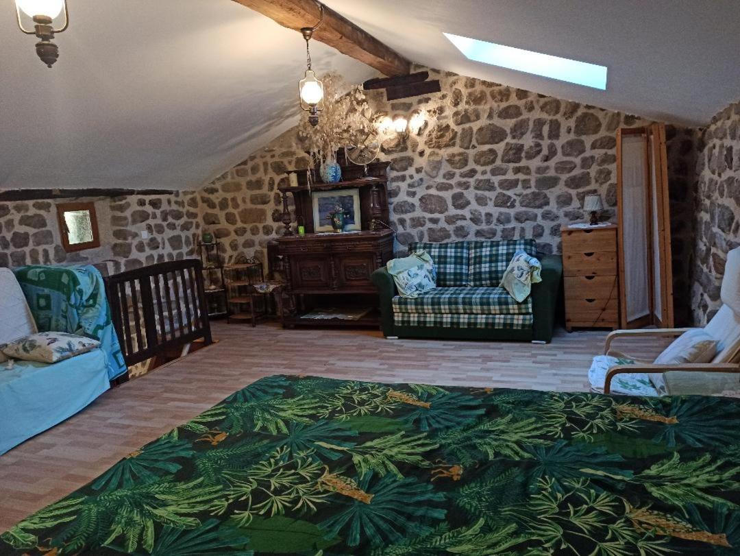 Gite Le Rocher Du Chateau De Retourtour Ламастр Екстериор снимка